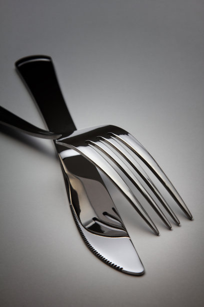 叉和刀的交错图片下载