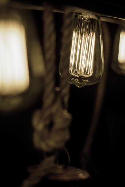 光。爱迪生的灯泡。图片下载