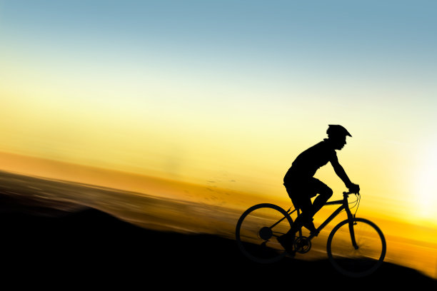 山地车骑手下山图片下载