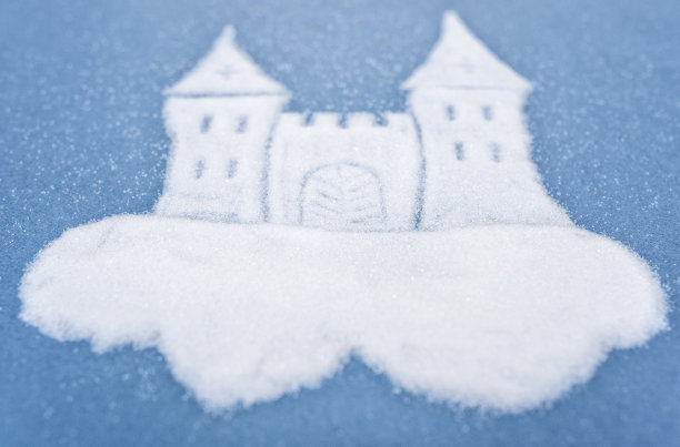 蓝色背景上的砂糖城堡图片下载