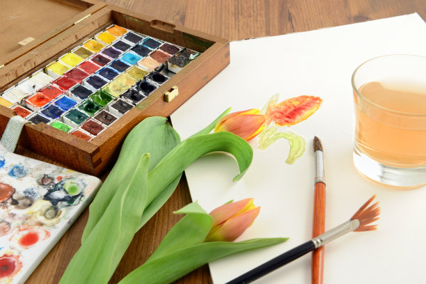 用水彩画画郁金香图片下载