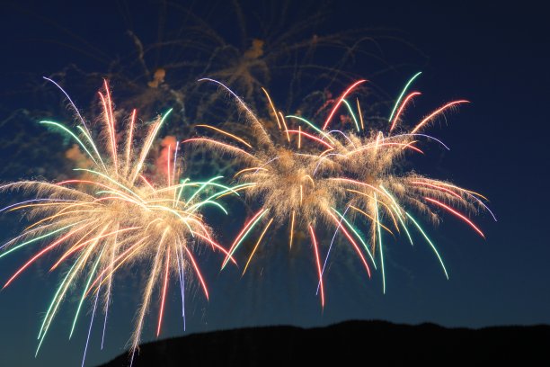 烟花在黄昏图片下载