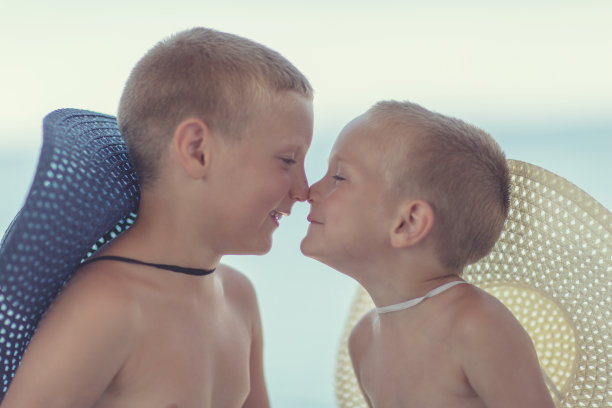 男孩放松图片下载