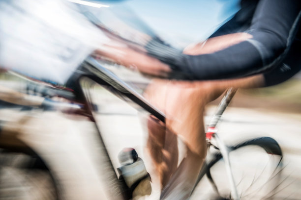 山地自行车赛车手图片下载