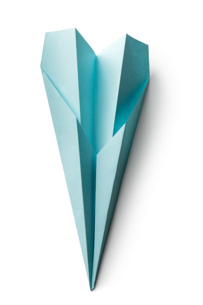 办公室:白色背景上孤立的纸飞机素材图片