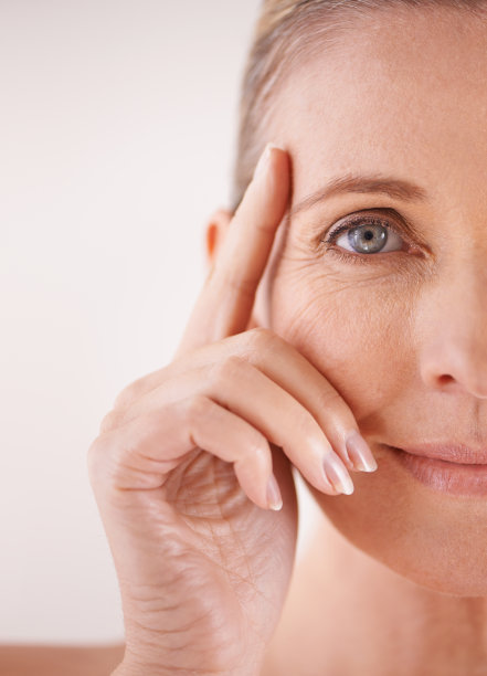 对自己的美貌充满信心图片下载