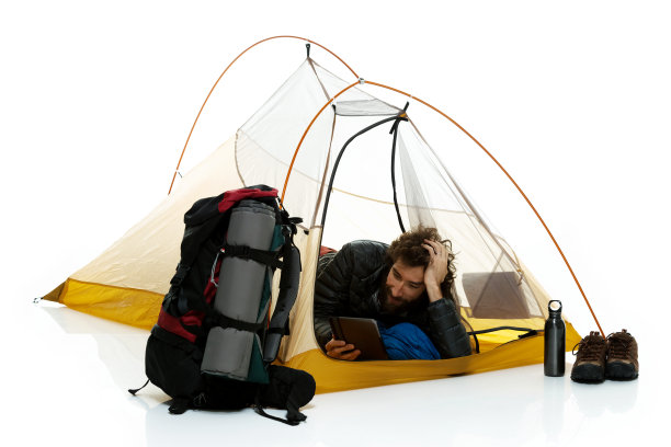 徒步旅行者使用平板电脑图片下载