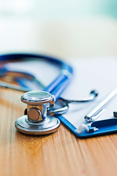 带听诊器和笔的剪贴板图片下载