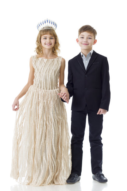 可爱的小公主和英俊的男孩与世隔绝图片下载