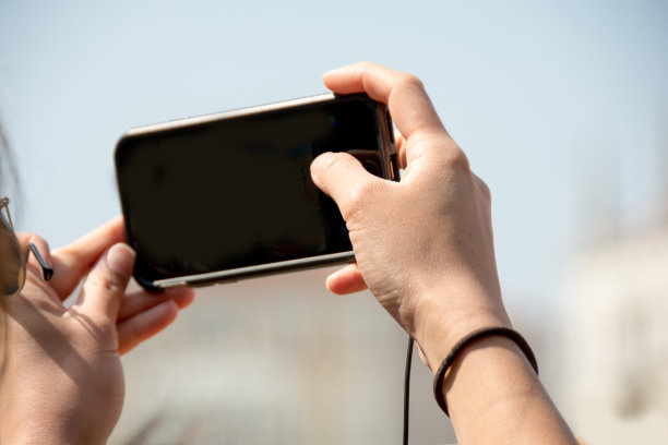 用手机拍照，留有复制空间图片下载