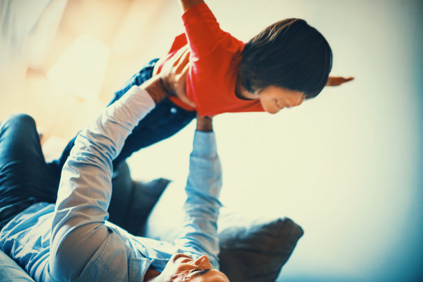 家庭的乐趣。图片下载