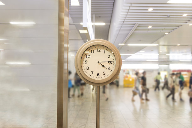 金钟的肖像在繁忙的建筑高峰时间。图片下载