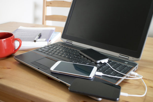 智能手机连接到笔记本电脑图片下载