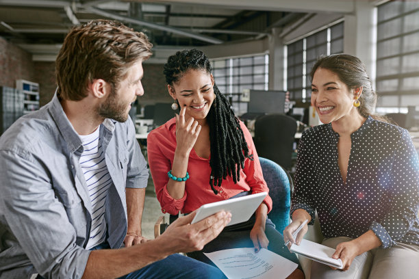 用技术支持他们的头脑风暴会议素材图片