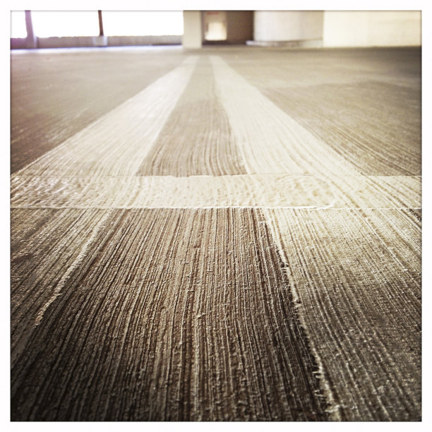 空荡荡的停车场图片下载