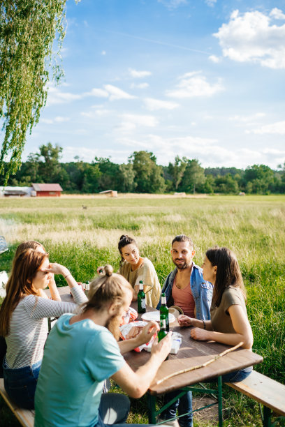 农场的晚宴图片下载