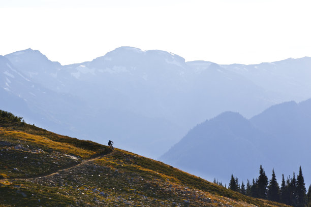 大山骑图片下载