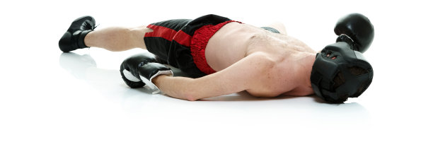 拳击打倒在地图片下载