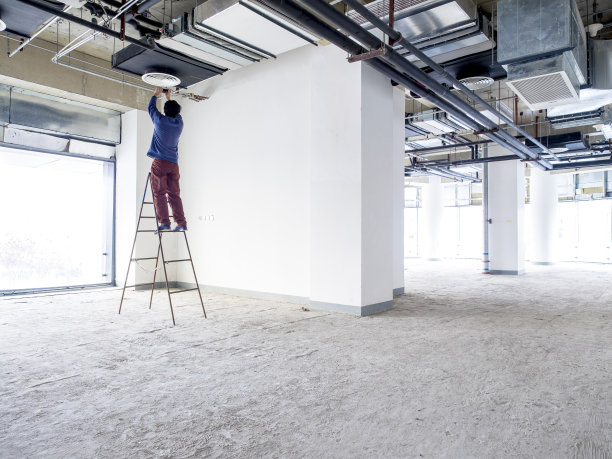 建筑内部的人图片下载