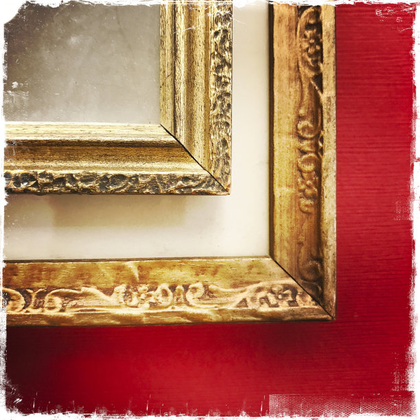 红色背景上的旧相框图片下载