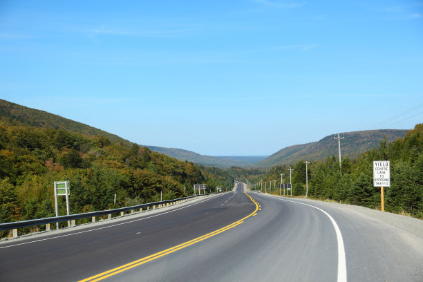 高速公路的风景。图片下载