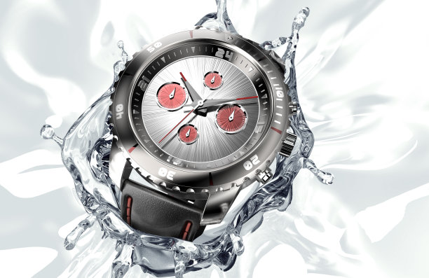 漂亮的手表掉进水里图片下载