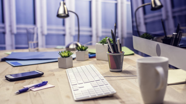 的办公桌上素材图片