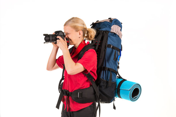 女性徒步旅行者的大背包图片下载