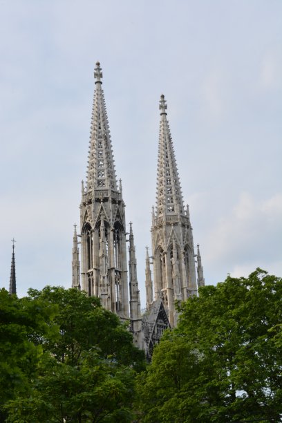 维也纳的许愿教堂(Votivkirche)图片下载