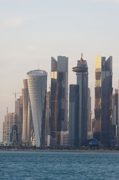 2015年日落时分的卡塔尔多哈天际线图片下载