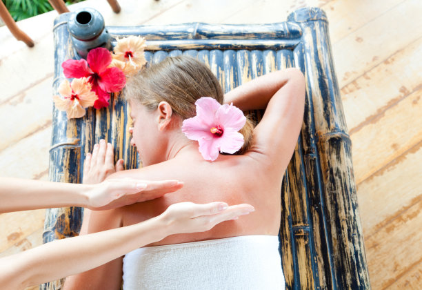 背部按摩图片下载