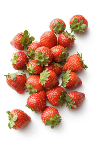水果:白色背景上孤立的草莓素材图片