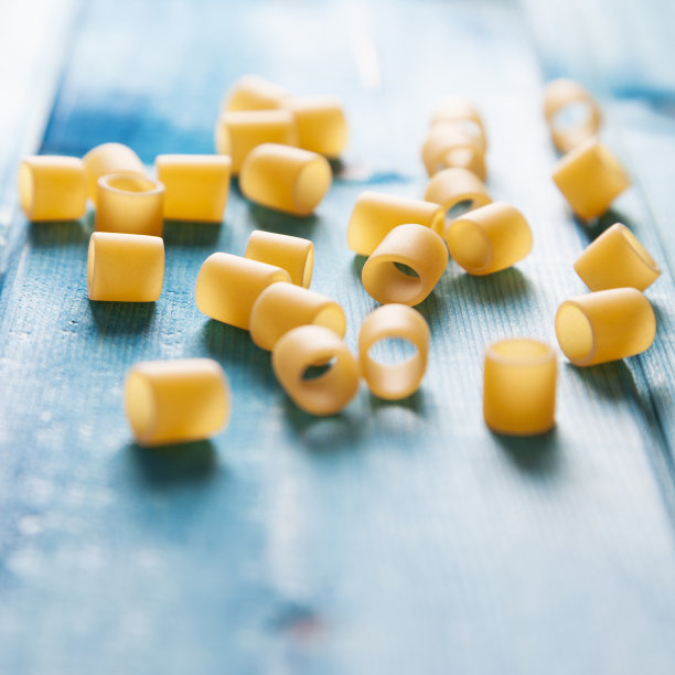 桌上有通心粉图片下载