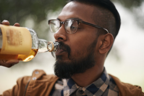 光滑的外观，光滑的酒图片下载