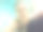 游泳池里的水下女子肖像。素材图片