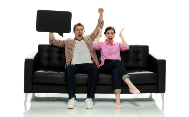 兴奋的情侣用言语泡泡欢呼图片下载