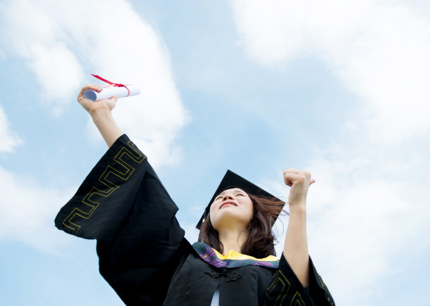 快乐的女研究生图片下载