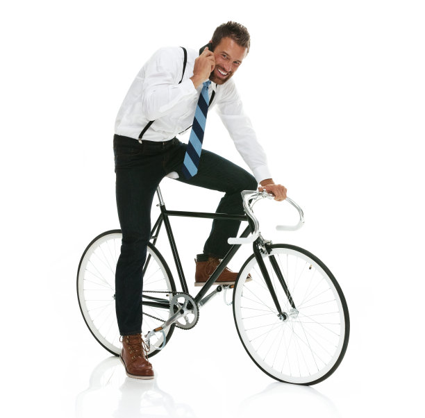 微笑的商人在电话中交谈图片下载