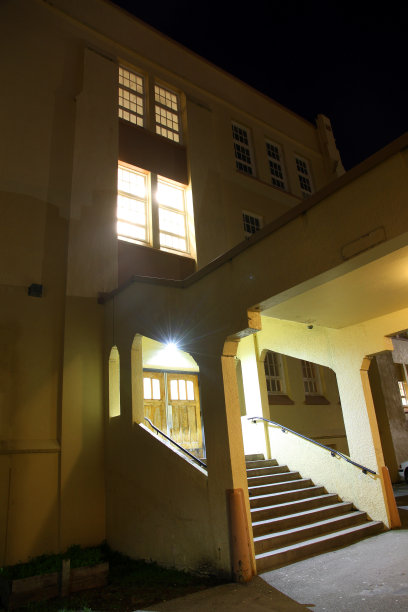 覆盖的人行道图片下载