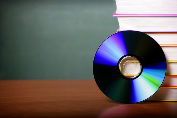 CD和书籍(数字有声书概念)图片下载