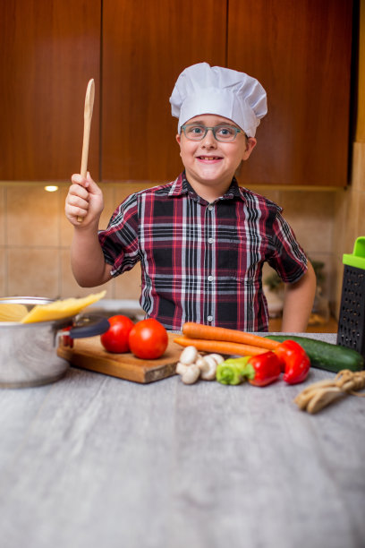 小厨师准备做饭图片下载