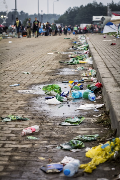伍德斯托克音乐节结束后街上的垃圾图片下载