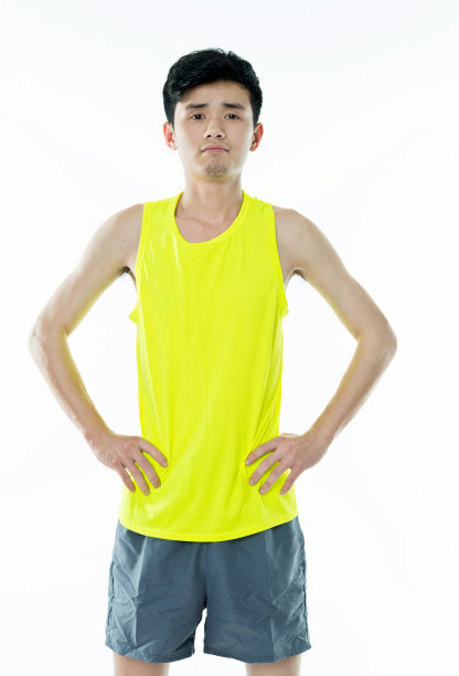 白色背景下的年轻英俊男子图片下载