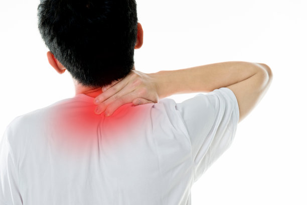 一个脖子疼的亚洲年轻人素材图片