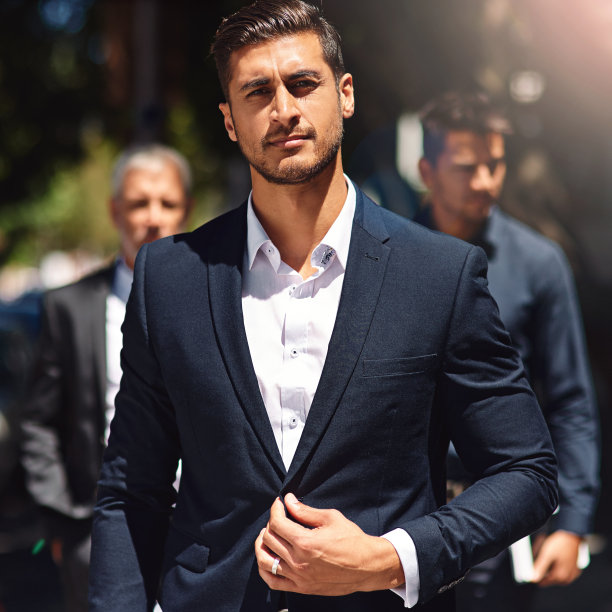 想获得成功吗？ 穿上西装，展示自己图片下载