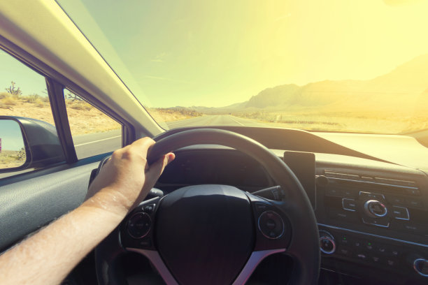 开车去山上图片下载