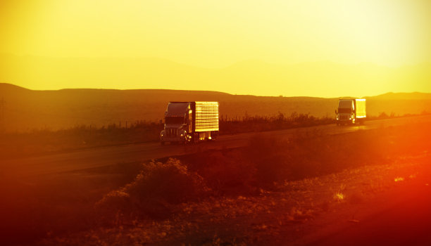 日出半卡车图片下载