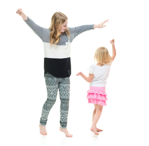 微笑的姐妹们跳舞图片下载