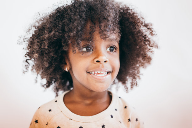 微笑的孩子图片下载