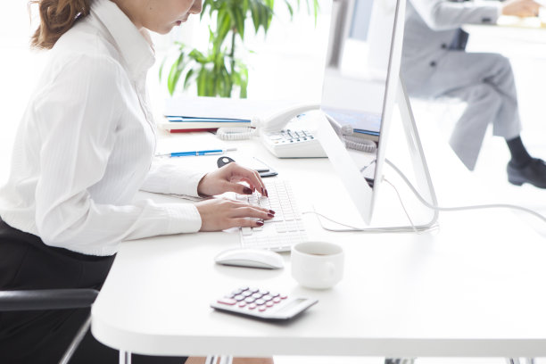 女商人正在制作材料图片下载